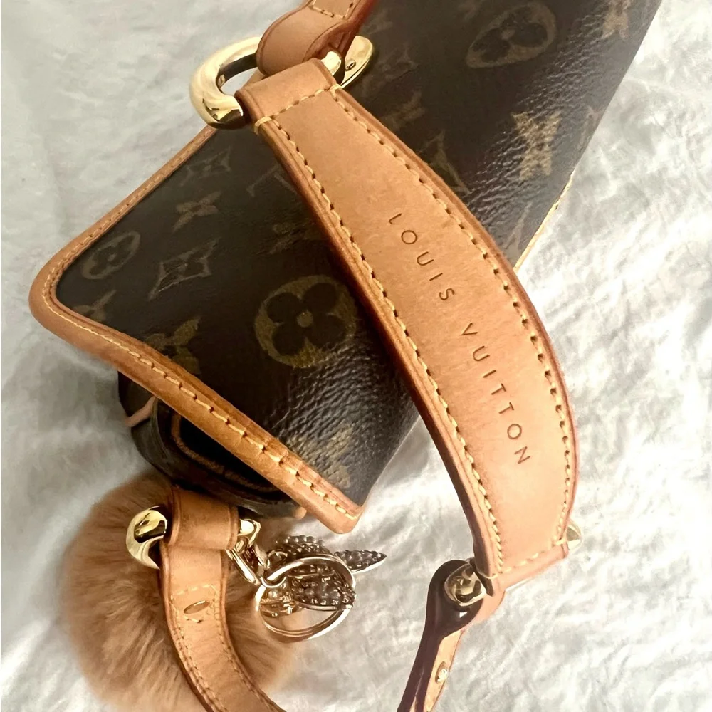 👑✅PRICE FIRM✅ AUTHENTIC Louis Vuitton Tikal PM Monogram Bag - Picture 8 of 17